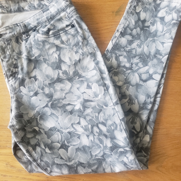 Michael Kors Grey & White jeans - Picture 3 of 4